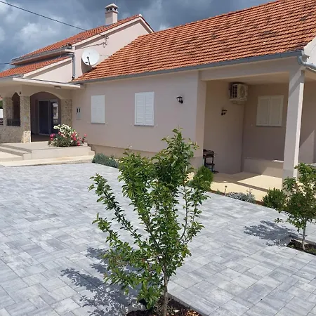 Silvija Holiday home Brisevo