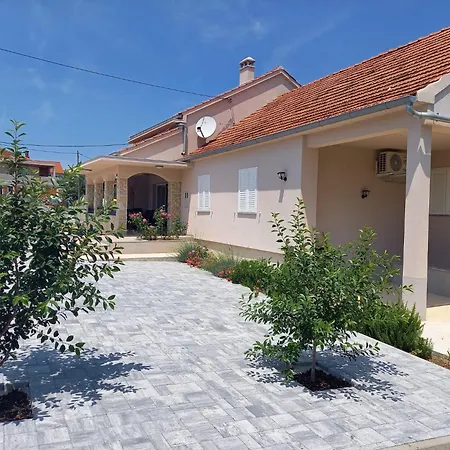Silvija Holiday home Brisevo