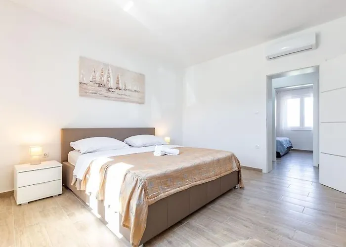 Semesterbostad Silvija *